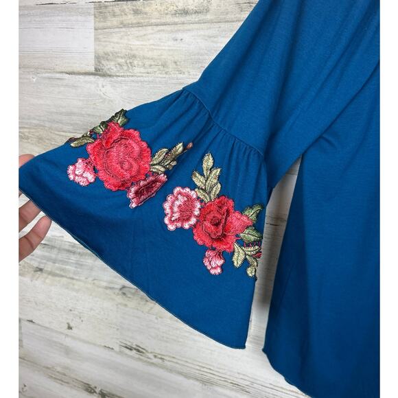 Blue Mood Women’s Plus 1X Blue Embroidered 3/4 Bell Sleeve Blouse Top NEW - Picture 5 of 5